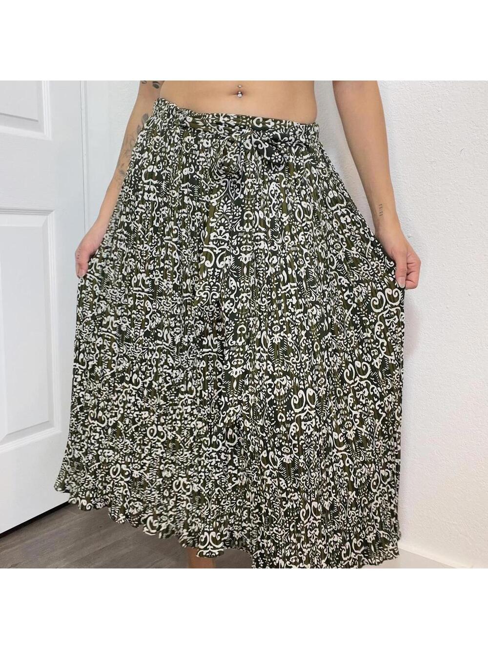 Green midi skirt